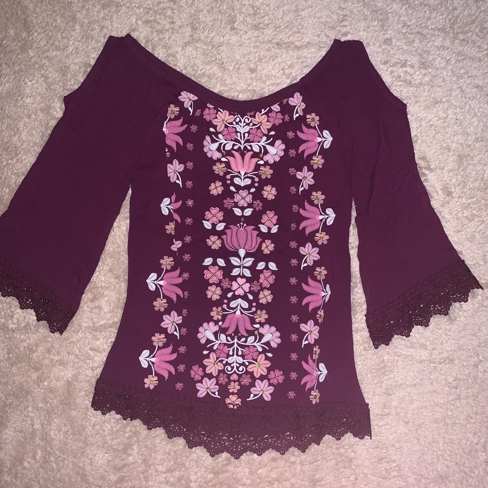 Burgundy with shades of pink and white flower, Key hole sleeves